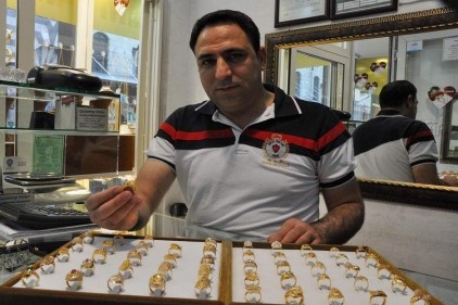 Düğün sezonu birçok sektörü olduğu  gibi kuyumcuları da memnun etti
