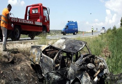 Düğün yolunda feci kaza, bir kişi yanarak can verdi 