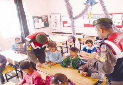 ‘‘Dünya Çocuk Kitapları Haftası’’nda minikler yeni kitaplara kavuştular