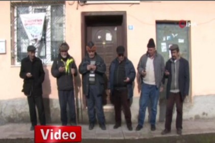 Dünya ile iletişim kurmak için 1.5 kilometre yürümek zorundalar