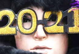 Dünya, Koronavirüs'le bir yılın sonunda 2021'e girmeye hazırlanıyor