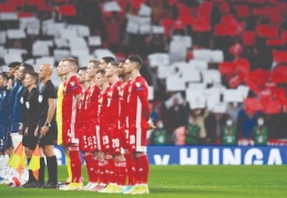 Dünya Kupası Elemeleri'nde İngiltere-Macaristan maçında tribünler birbirine girdi