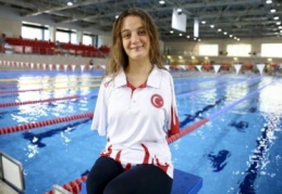 Dünya Paralimpik Yüzme Şampiyonası'nda ikinci oldu