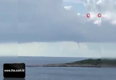 Dünyaca ünlü Kaputaş Plajı açıklarında hortum