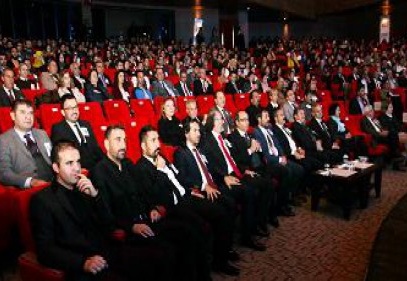 Dünyanın gidişatını sezebilen insanlar liderlik ruhu gösterirler