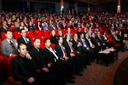 Dünyanın gidişatını sezebilen insanlar liderlik ruhu gösterirler