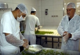 Dünyanın ünlü şefleri baklava imalathanesinde