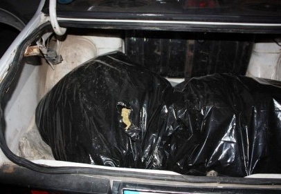 Dur ihtarına uymayan araçta 17 kilo esrar ele geçirildi