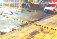 Dur ihtarına uymayıp polise silah doğrultan şahıs kolundan vuruldu