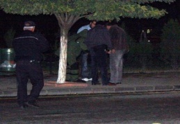 Durakta unutulan çanta polisi alarma geçirdi 