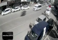 Duran araba adama çarptı