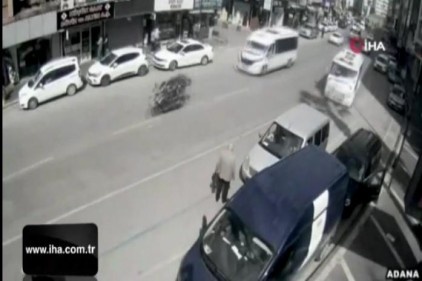 Duran araba adama çarptı