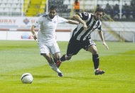 Duran bir toptan şansız gol yedik