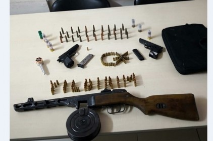 Durdurulan araçta ağır makineli tüfek ve tabanca ele geçirildi