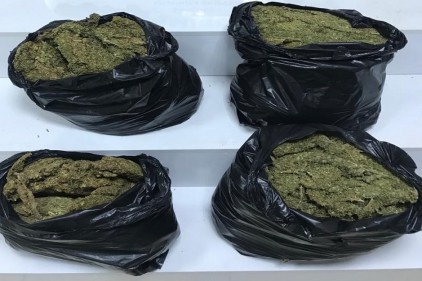 Durdurulan araçtan 25 kilo uyuşturucu çıktı 