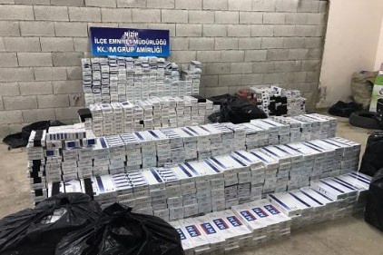 Durdurulan minibüste 15 bin paket kaçak sigara ele geçirildi