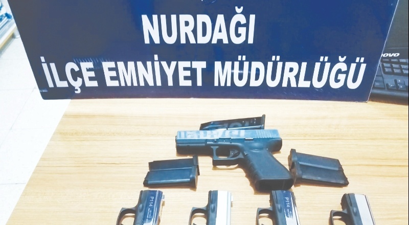 Durdurulan otomobilde silahlar ele geçirildi