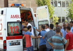 Duruşma çıkışı bıçaklı kavgada 4 kişi yaralandı