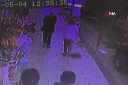 Düşen saksıdan kıl payı kurtuldu 