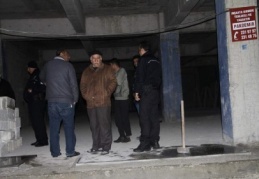 Duvarı balyozla delip bankaya gireceklerdi