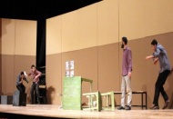 “Duvarların ötesinde” sahnelendi