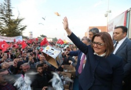 Duygu dolu anlar yaşayan Şahin gözyaşlarına hakim olamadı