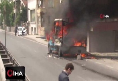 E-5'te kamyonet alev alev yandı