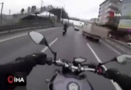 E-5'te trafiği birbirine katan motosiklet sürücüleri kamerada