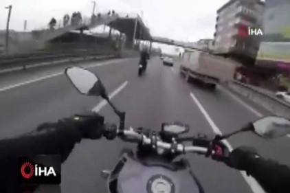 E-5&#039;te trafiği birbirine katan motosiklet sürücüleri kamerada
