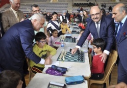 400'e yakın sporcu 100. Yıl Satranç Turnuvası için Dörtyol'da buluştu 