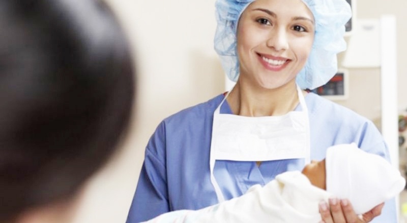 Ebeler özlük, ekonomik ve diğer haklarını da alamıyor