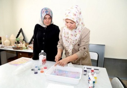 Ebru sanatının inceliklerini öğrendiler