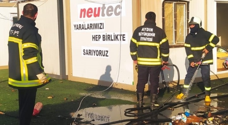 Eczane çadırında çıkan yangına müdahale edildi