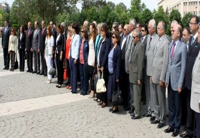 Eczanede para değil ilaç ve sağlık konuşulmalıdır