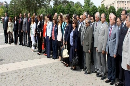 Eczanede para değil ilaç ve sağlık konuşulmalıdır