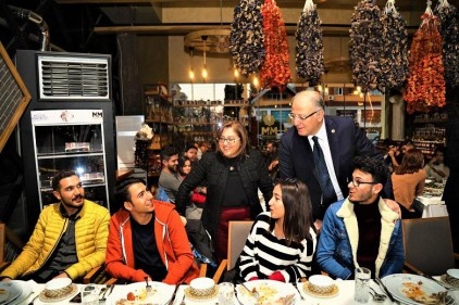 Eğitimde, sağlıkta, ulaşımda &#8216;önce gençlik&#8217; diyoruz