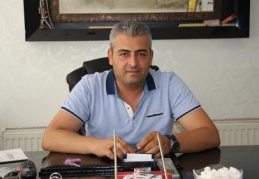 Ekilen saç plastik cerrah kontrolünde yapılıyor 