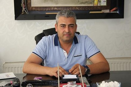 Ekilen saç plastik cerrah kontrolünde yapılıyor 