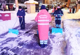 Ekipler, cadde ve sokakları temizliyor