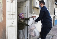 Ekiplerimiz her gün 5 bin kişiye iftar yemeği götürüyor