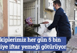 Ekiplerimiz her gün 5 bin kişiye iftar yemeği götürüyor