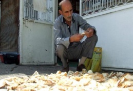 Ekmeğini ekmekten çıkarıyor 