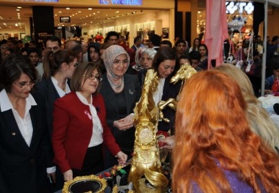 Ekonomide Üretime Katılan Eller” ürettiklerini sergileyip, sattı