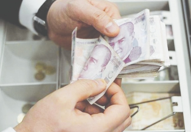 Ekonomik kriz, yurttaşı bankaya mahkum etti