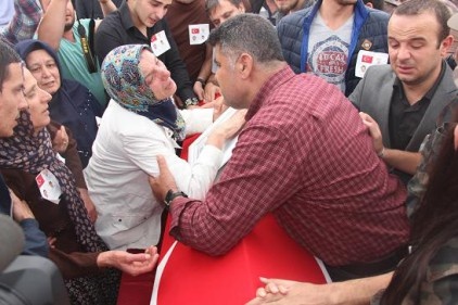 El ele operasyona giden özel harekatçılar yan yana uğurlandı