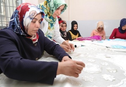El kurslarıyla kadınlara eğitim anlamında destek veriliyor