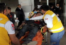 Elektrik akımına kapılan bir genç ağır yaralandı. 