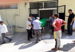 Elektrik akımına kapılıp, hayatını kaybetti 
