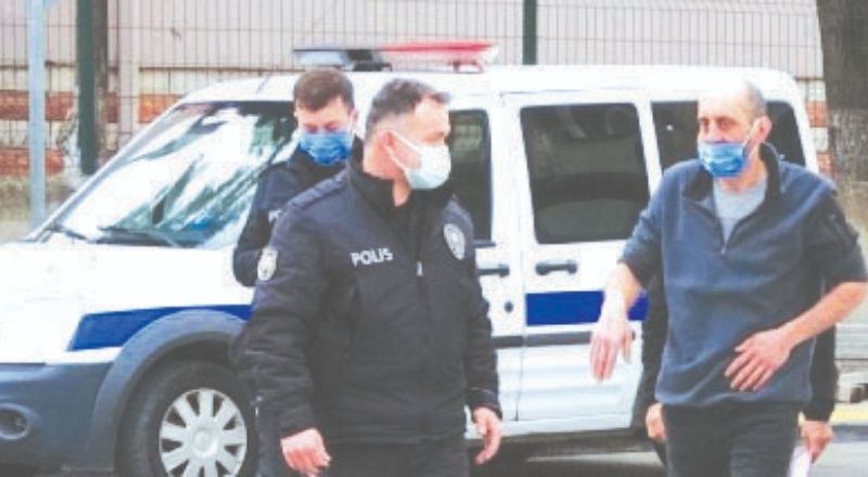 Elektrik direğinin altında erkek cesedi bulundu