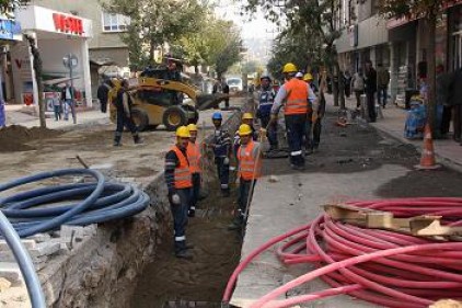 Elektrik telleri yeraltına alınıyor